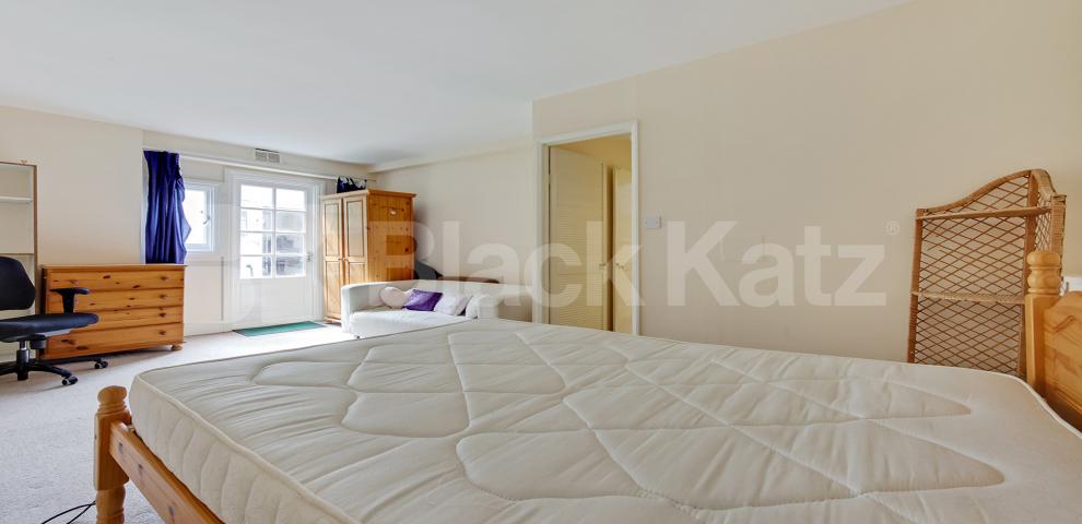 			LET , 4 Bedroom, 1 bath, 1 reception Apartment			 Merton Road, East Putney/Wandsworth Town